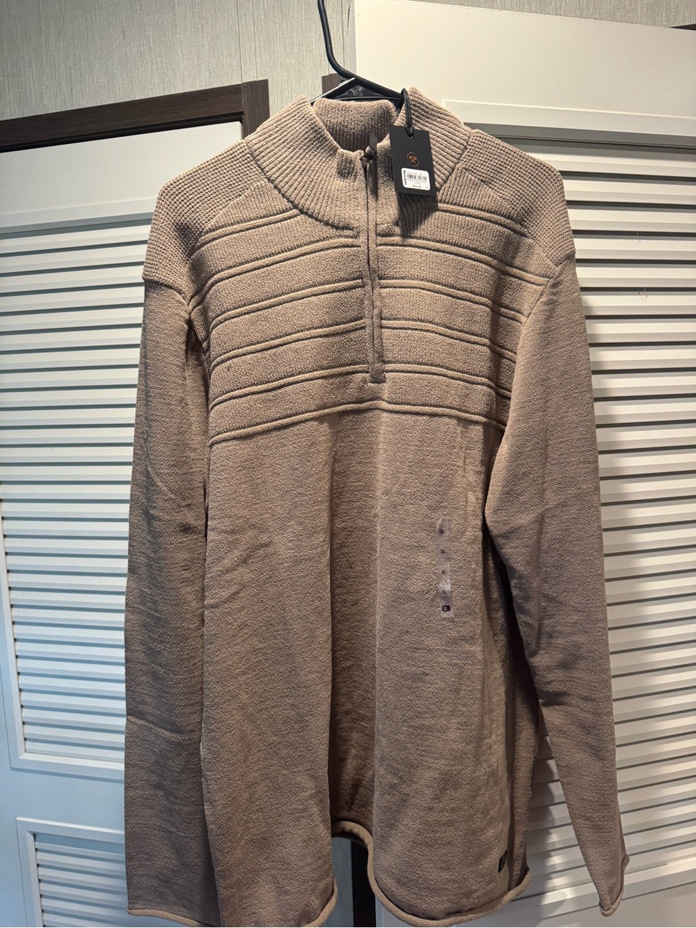 Buckle Men's Zip-Neck Sweater new with tags
